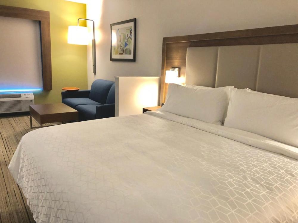 Holiday Inn Express & Suites Raleigh Airport - Brier Creek